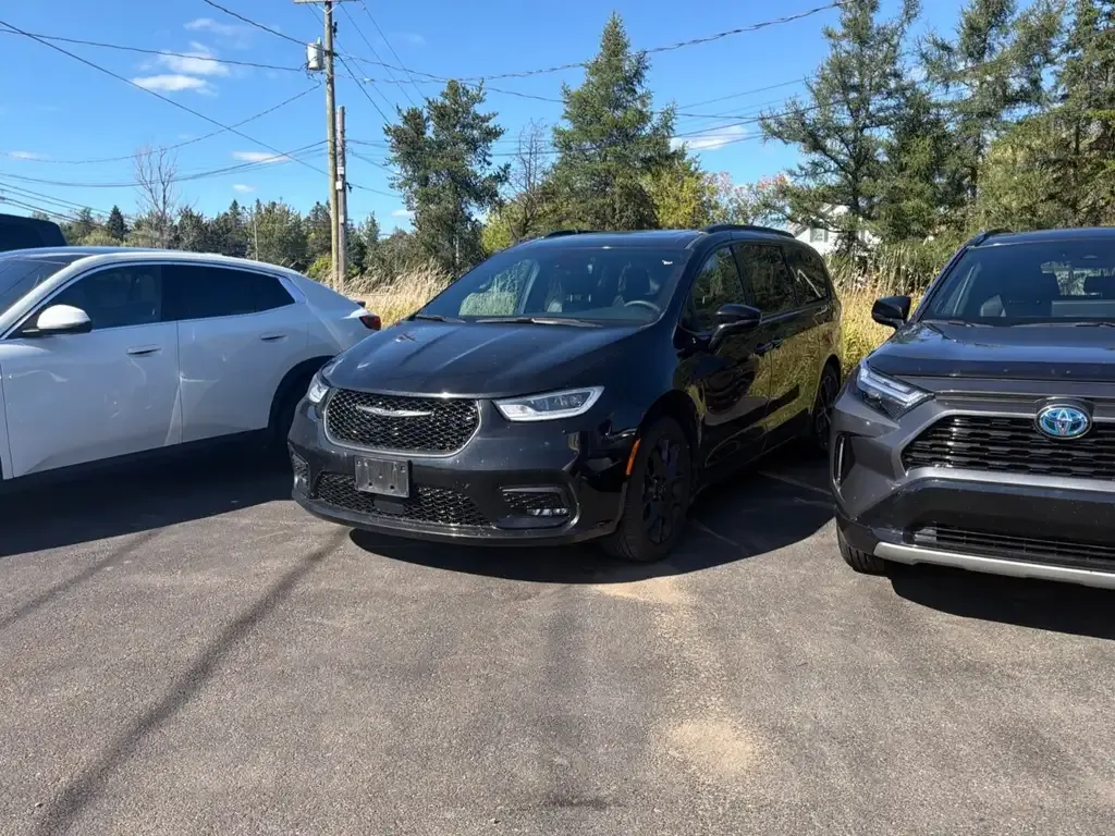 Chrysler Pacifica 2025 photo 2