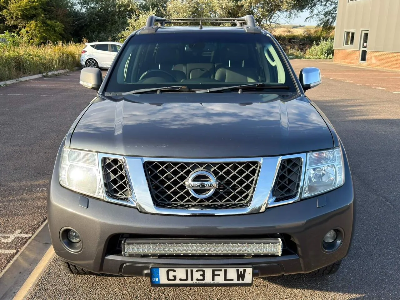 Nissan Navara 2013 photo 2