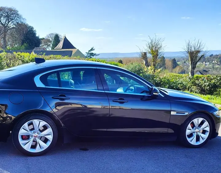 Jaguar Xe 2020 photo 3