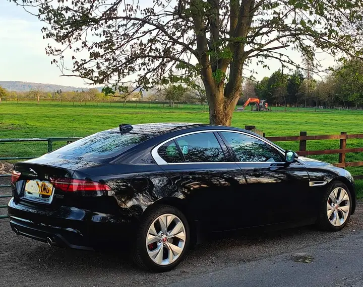 Jaguar Xe 2020 photo 2