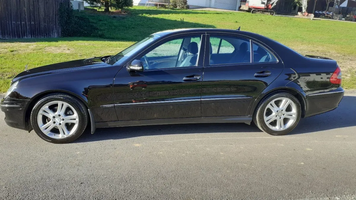 Mercedes-Benz E-Class 2009 photo 2