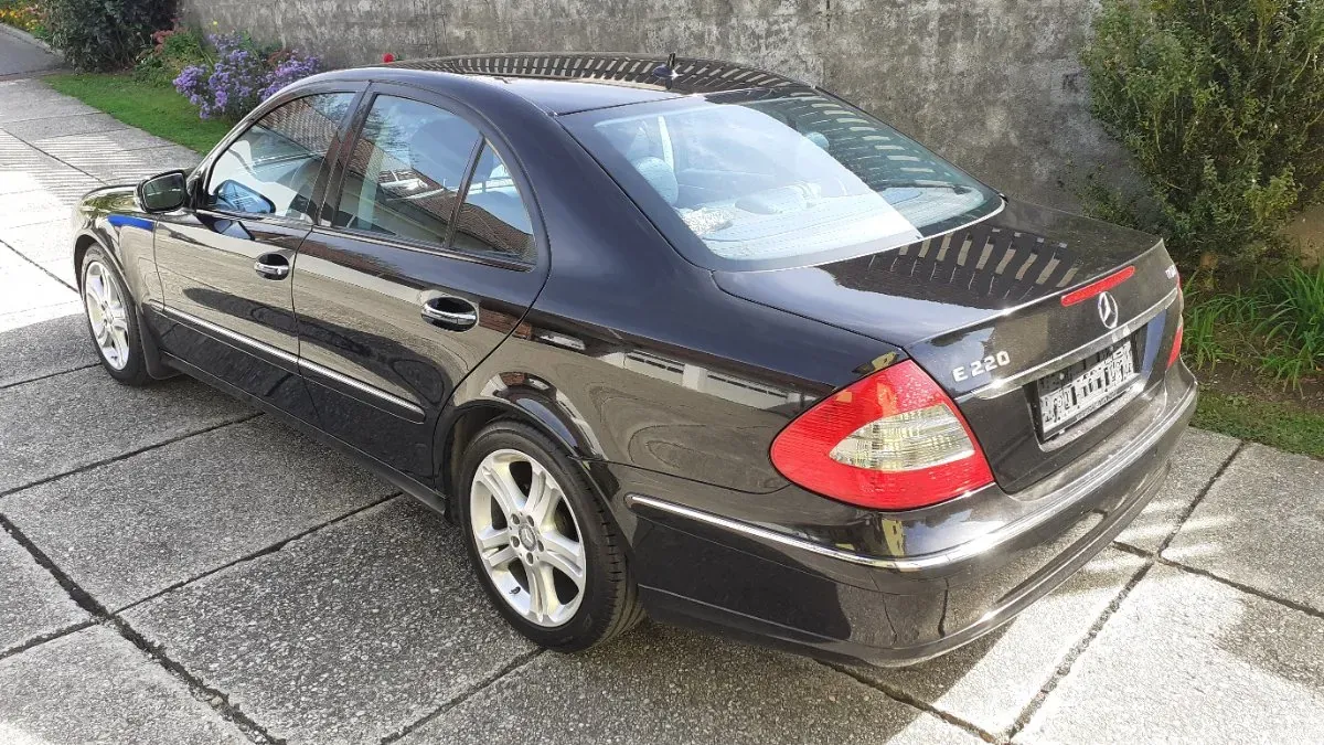 Mercedes-Benz E-Class 2009 photo 3