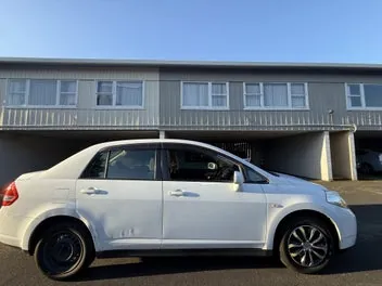 Nissan Tiida 2012 photo 4