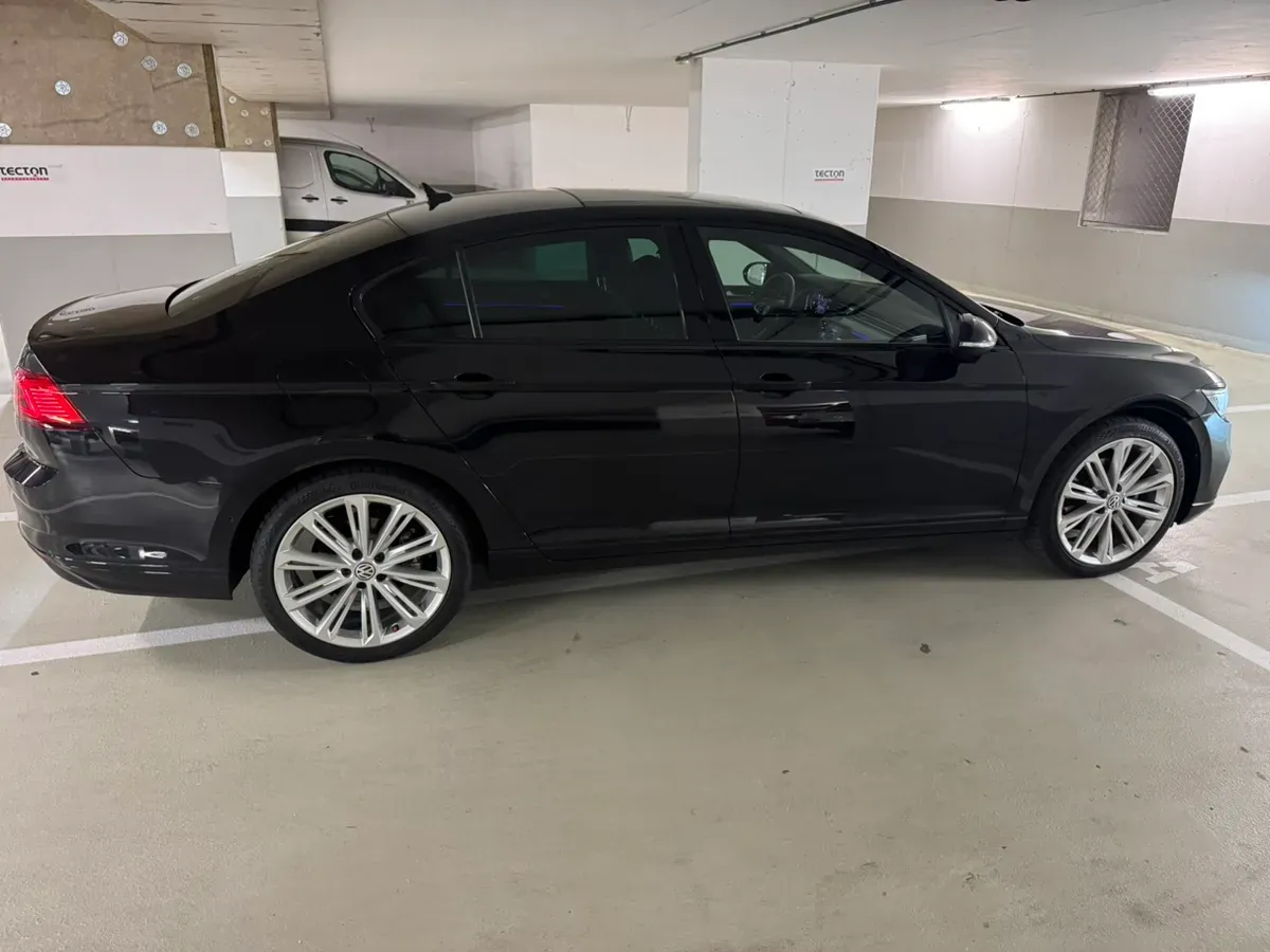 Volkswagen Passat 2021 photo 2