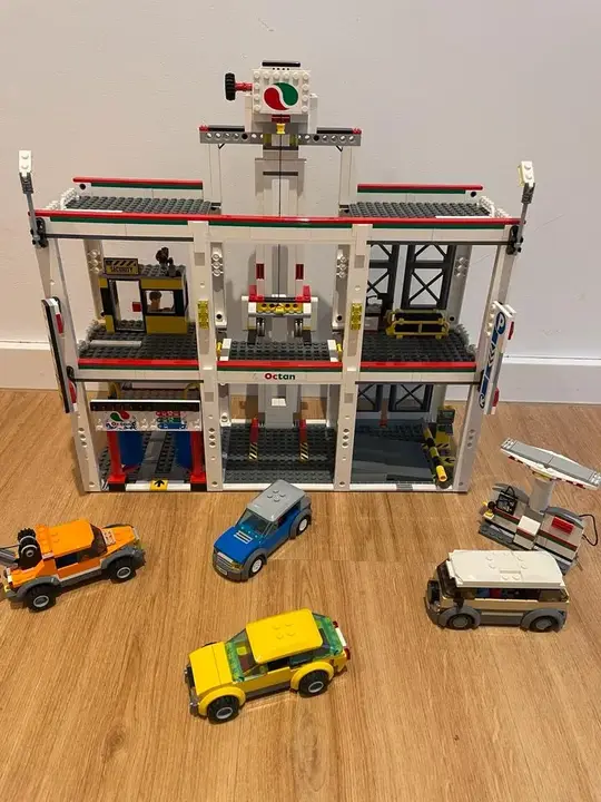 Lego Octan Service Station