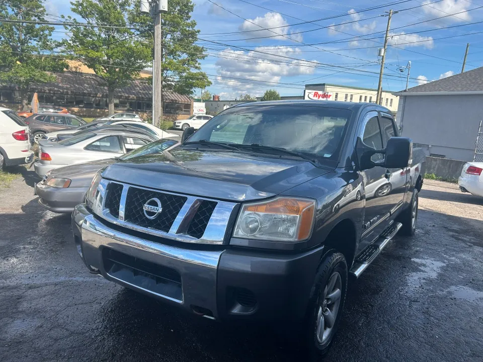 Nissan Titan 2011 photo 2