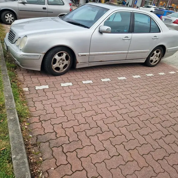 Mercedes-Benz E 270
