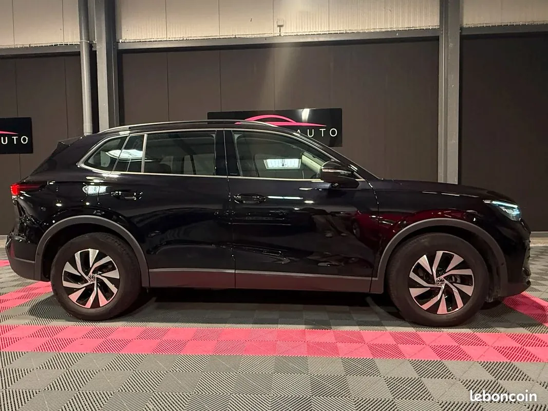 Volkswagen Tiguan 2024 photo 2