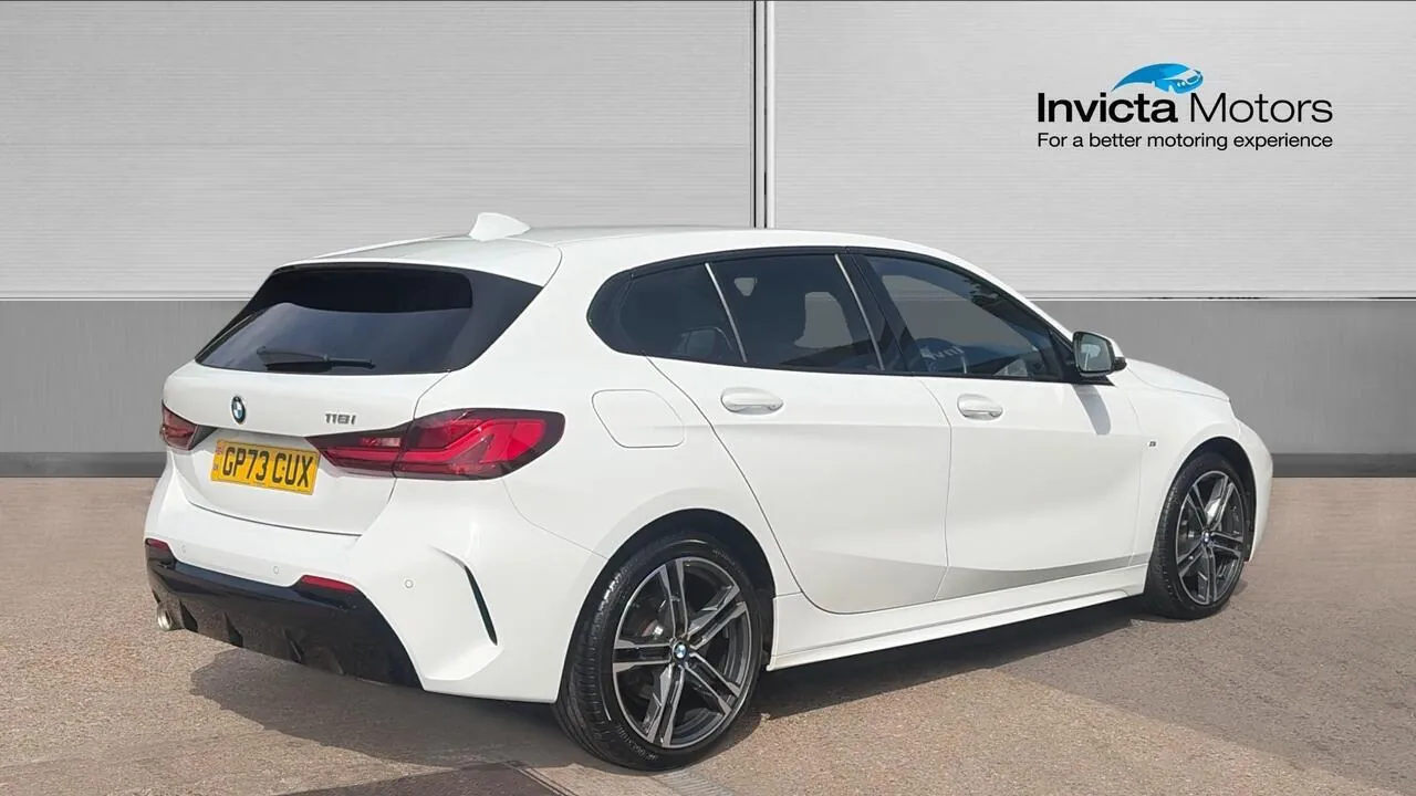 BMW 1 Series 2024 photo 3