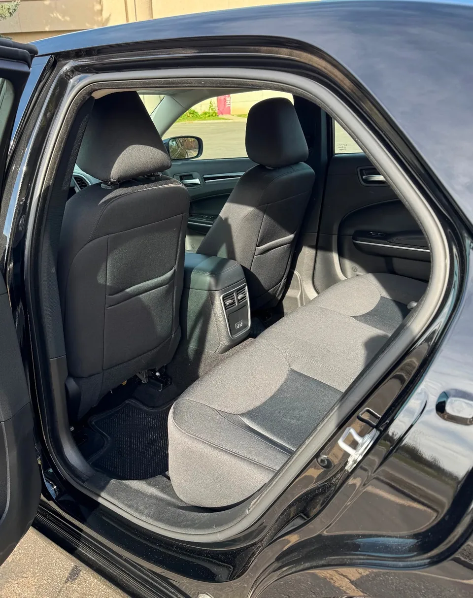 Chrysler 300 2023 photo 4