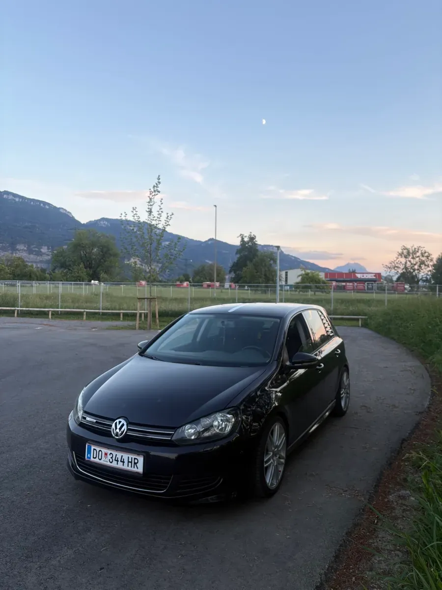 Volkswagen Golf 2011 photo 2