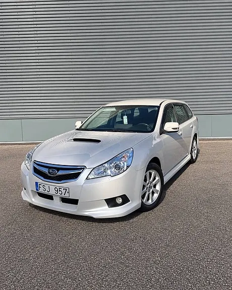 Subaru Legacy 2011 photo 2