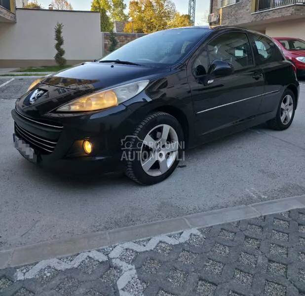 Peugeot 207 2010 photo 2