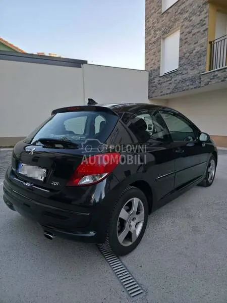 Peugeot 207 2010 photo 5