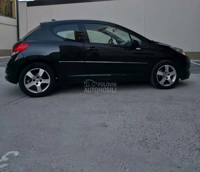 Peugeot 207 2010 photo 4