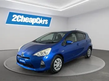 Toyota Aqua 2013 photo 2