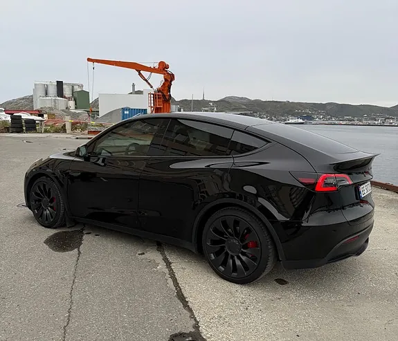 Tesla Model Y 2023 photo 5