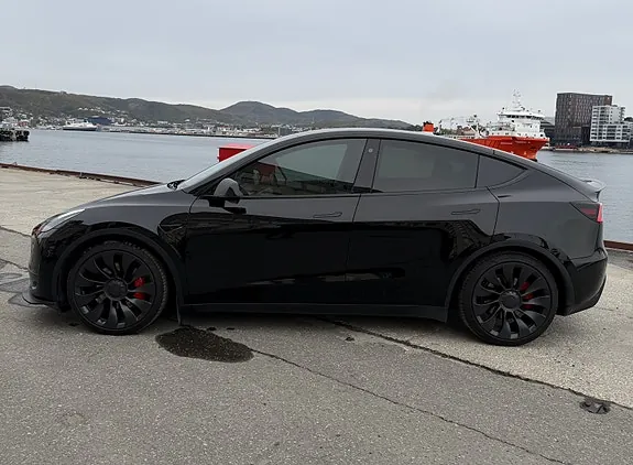 Tesla Model Y 2023 photo 4