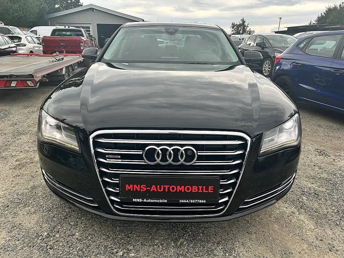 Audi A8 2010 photo 2
