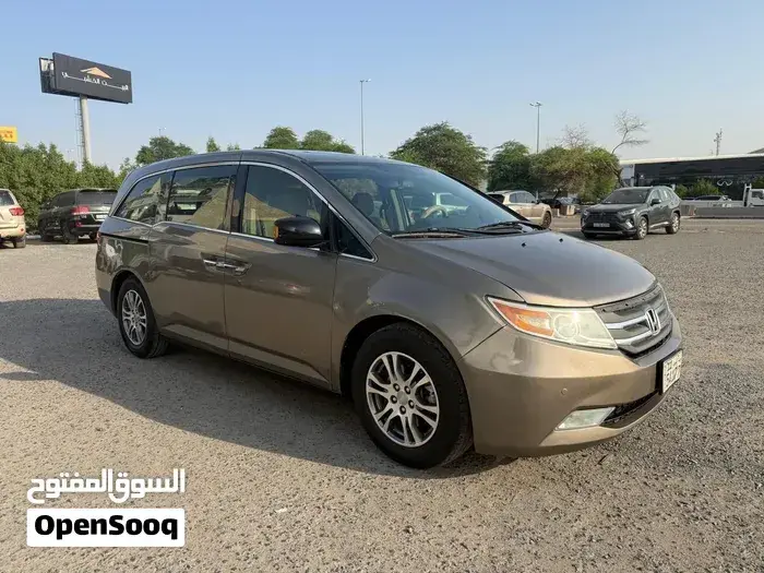 Honda Odyssey 2013 photo 2