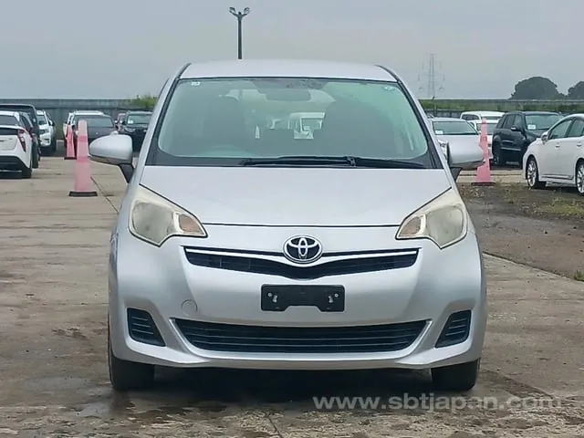 Toyota Ractis 2012 photo 2