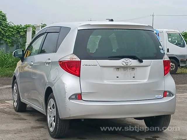 Toyota Ractis 2012 photo 5
