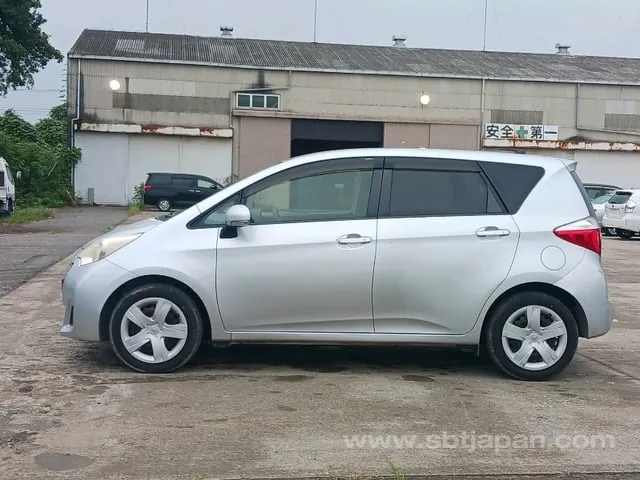 Toyota Ractis 2012 photo 4