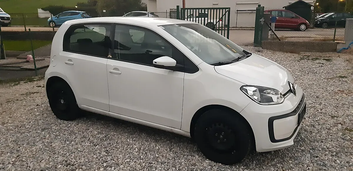 Volkswagen Up 2023 photo 2