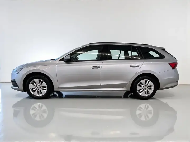 Skoda Octavia 2021 photo 3