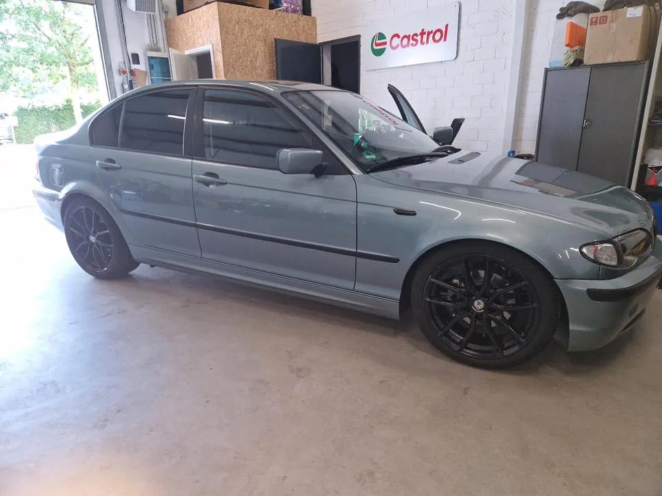 BMW 318I