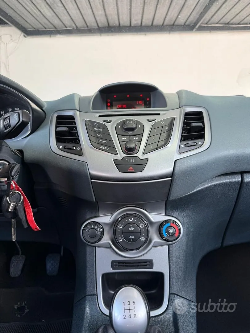 Ford Fiesta 2010 photo 5
