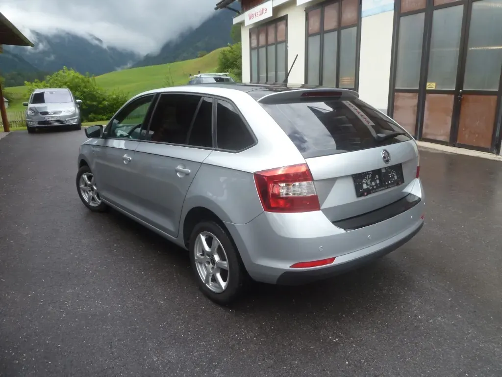 Skoda Rapid 2015 photo 2
