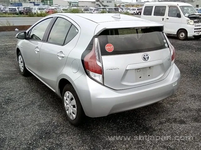 Toyota Aqua 2017 photo 3