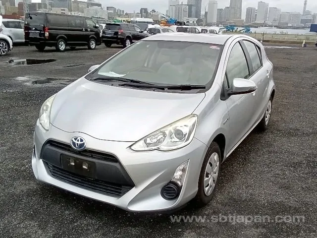 Toyota Aqua 2017 photo 2
