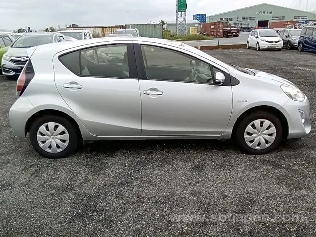 Toyota Aqua 2017 photo 5
