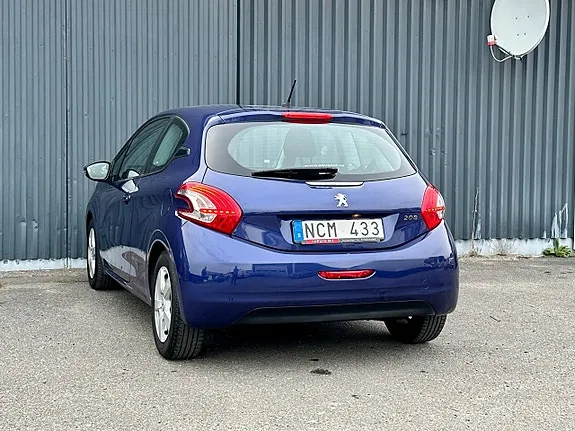 Peugeot 208 2012 photo 3