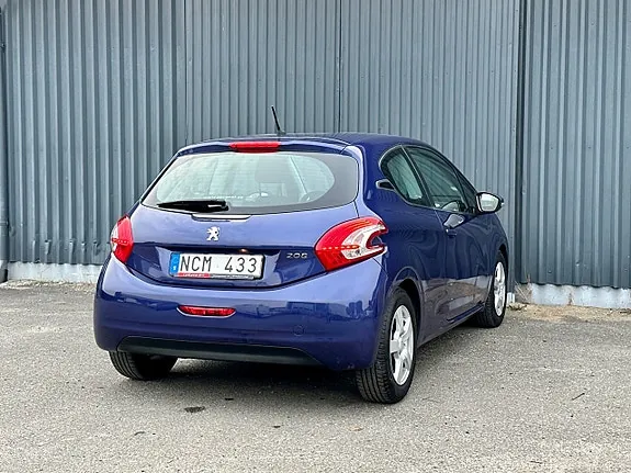 Peugeot 208 2012 photo 4