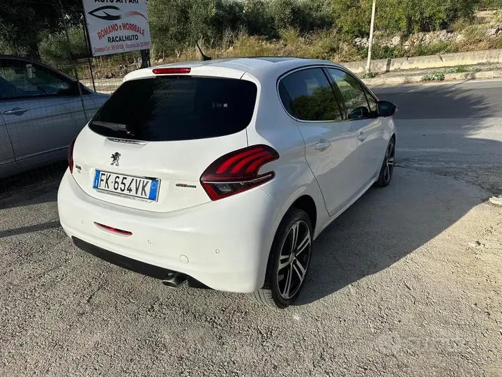 Peugeot 208 2017 photo 4