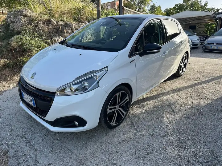 Peugeot 208 2017 photo 2