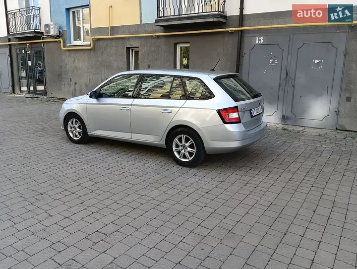 Skoda Fabia 2015 photo 2