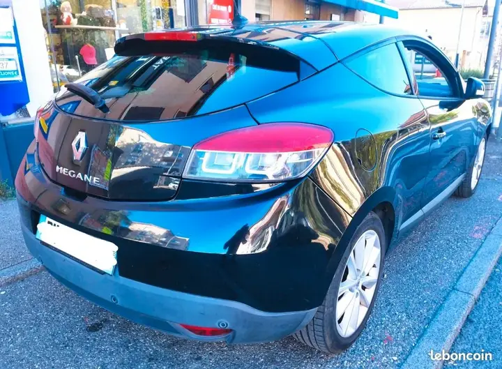 Renault Megane 2011 photo 2