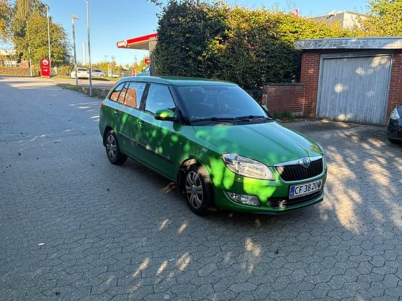 Skoda Fabia 2011 photo 4