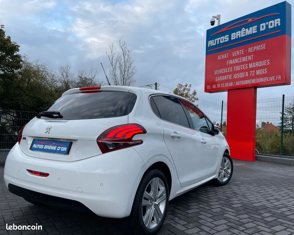 Peugeot 208 2019 photo 2