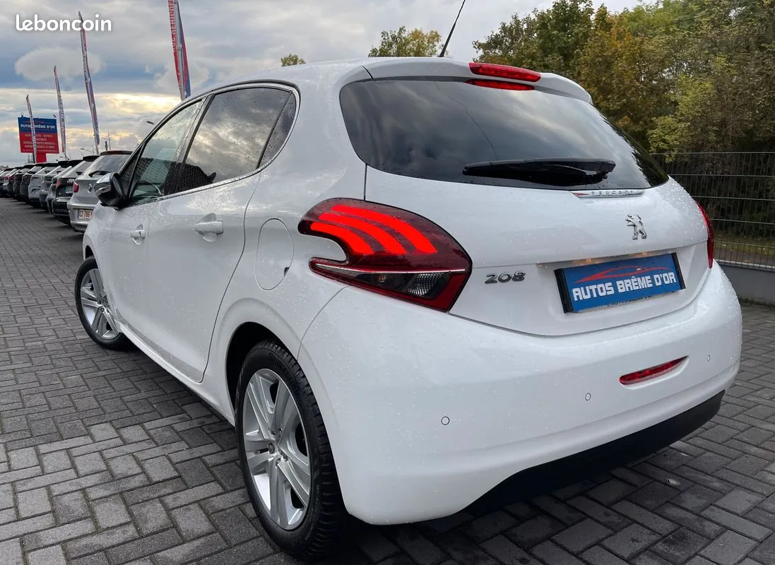 Peugeot 208 2019 photo 4