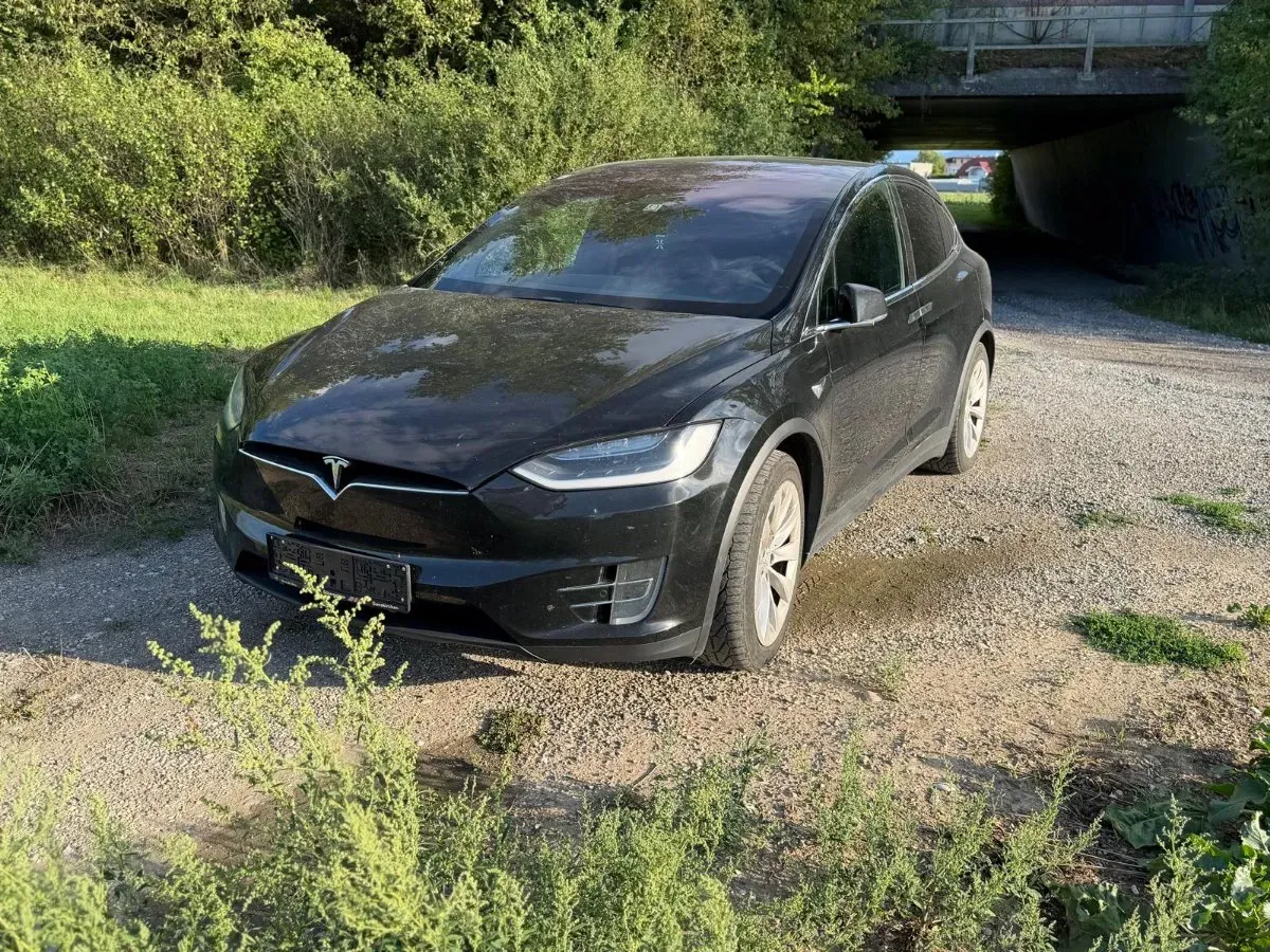 Tesla Model X 2017 photo 2