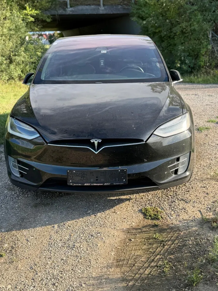 Tesla Model X 2017 photo 3