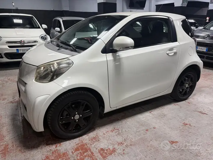 Toyota Iq 2011 photo 2