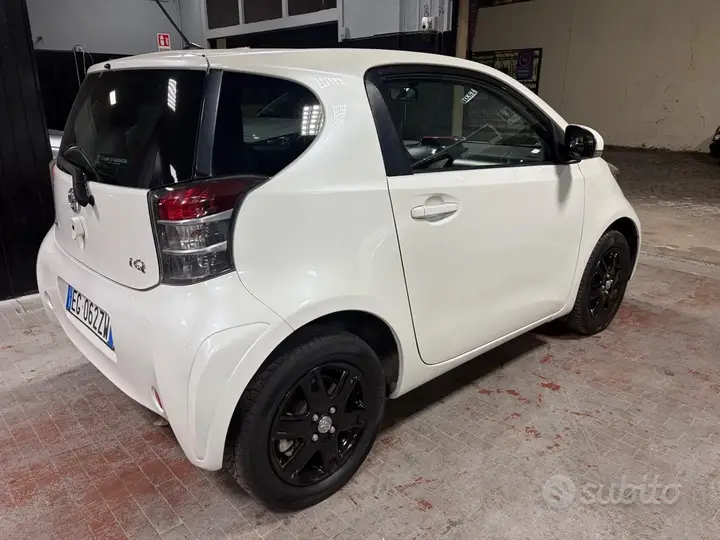 Toyota Iq 2011 photo 3