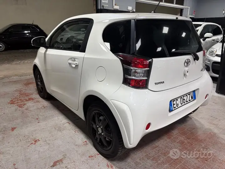 Toyota Iq 2011 photo 5