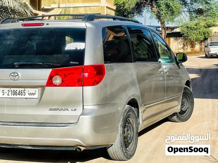 Toyota Sienna 2009 photo 2
